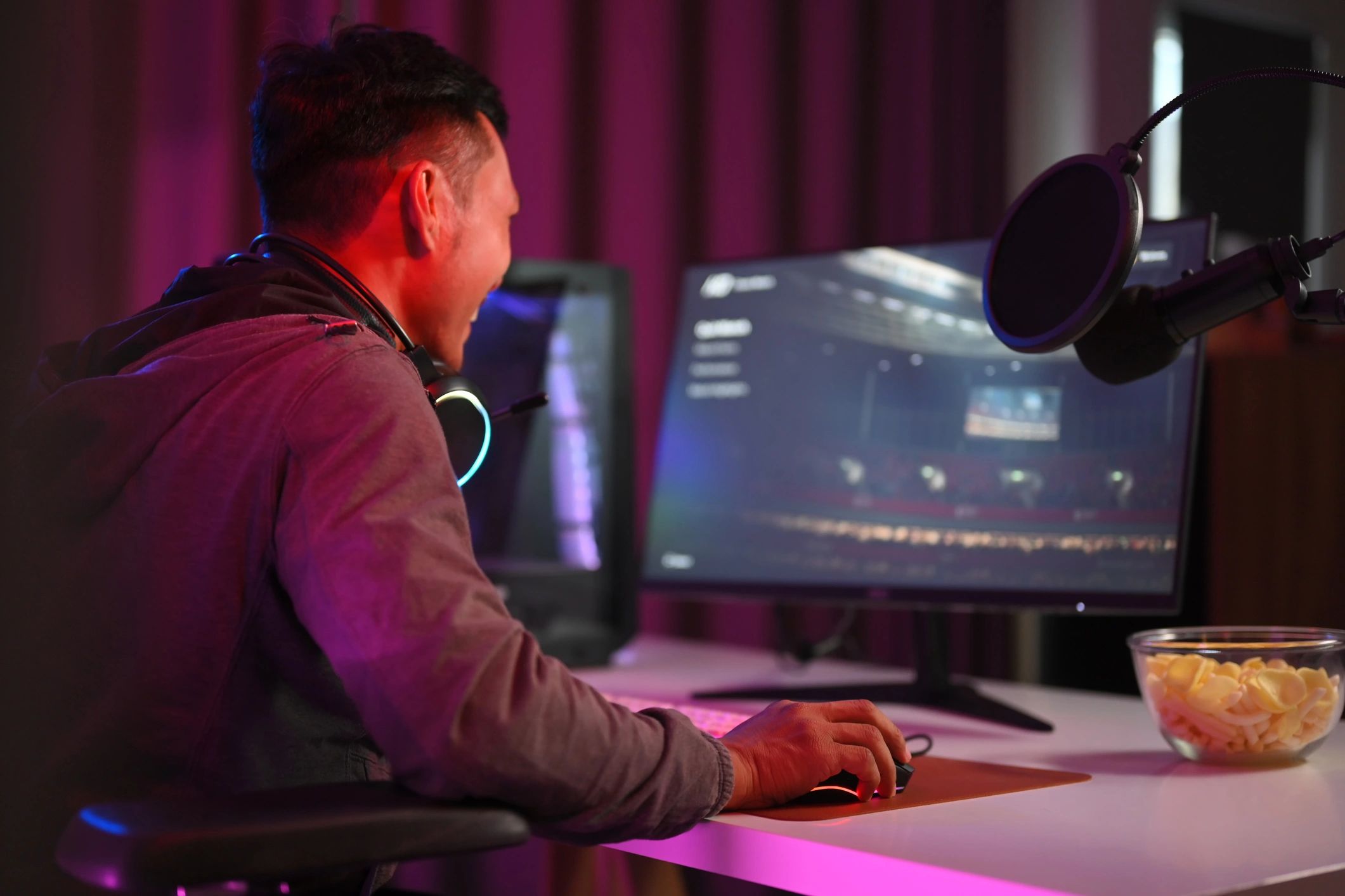 Streamer displaying real-time esports analytics on screen.